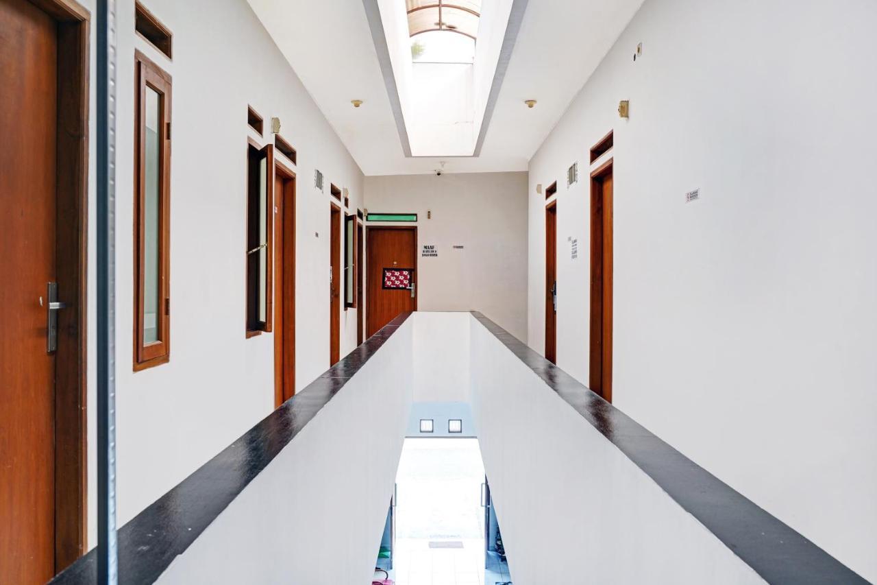 Oyo 1932 Srimahi Residence Μπαντούνγκ Εξωτερικό φωτογραφία